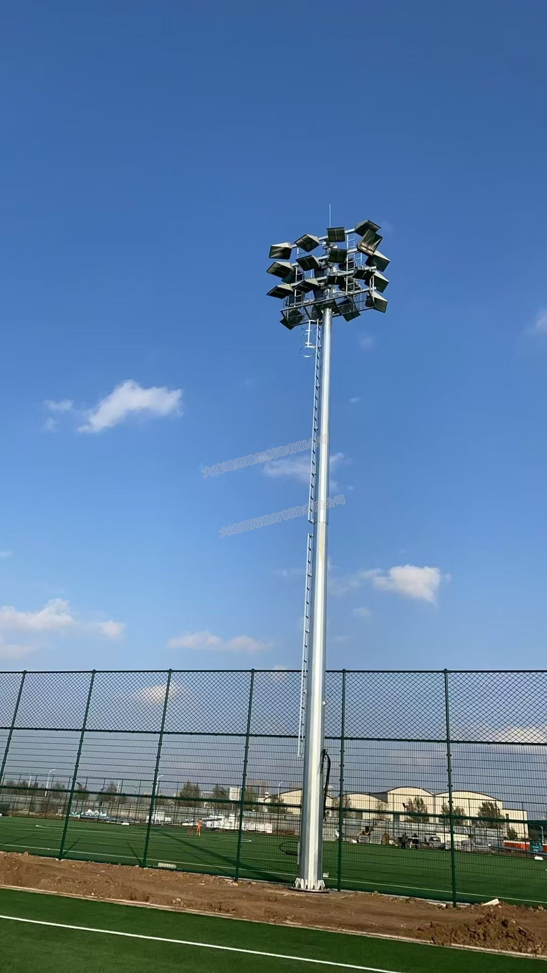 球場(chǎng)小高桿燈.jpg 球場(chǎng)小高桿燈.jpg